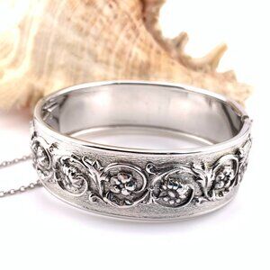 Beautiful Floral Flower High Relief Repose Hinged Bangle Bracelet J338
